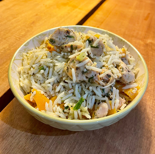 Salade de riz, de poulet et de pêches - Par Cemé